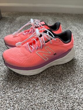 New Balance Women’s Coral Pink and Purple Running Sneakers Fresh Foam 840